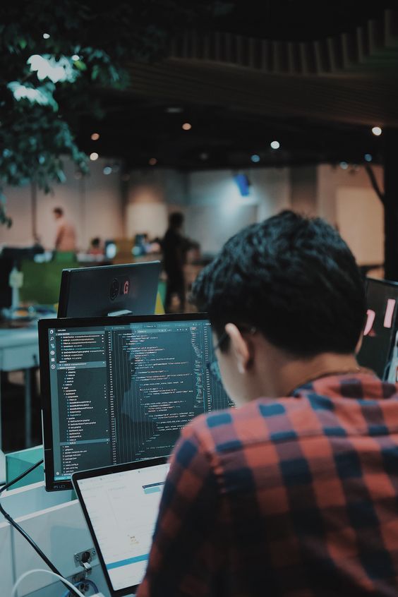 Desata el Poder de Python: Construyendo un Sitio Web Empresarial Increíblemente Atractivo y Funcional